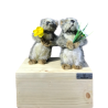 Deux petites marmottes cueillette de fleurs